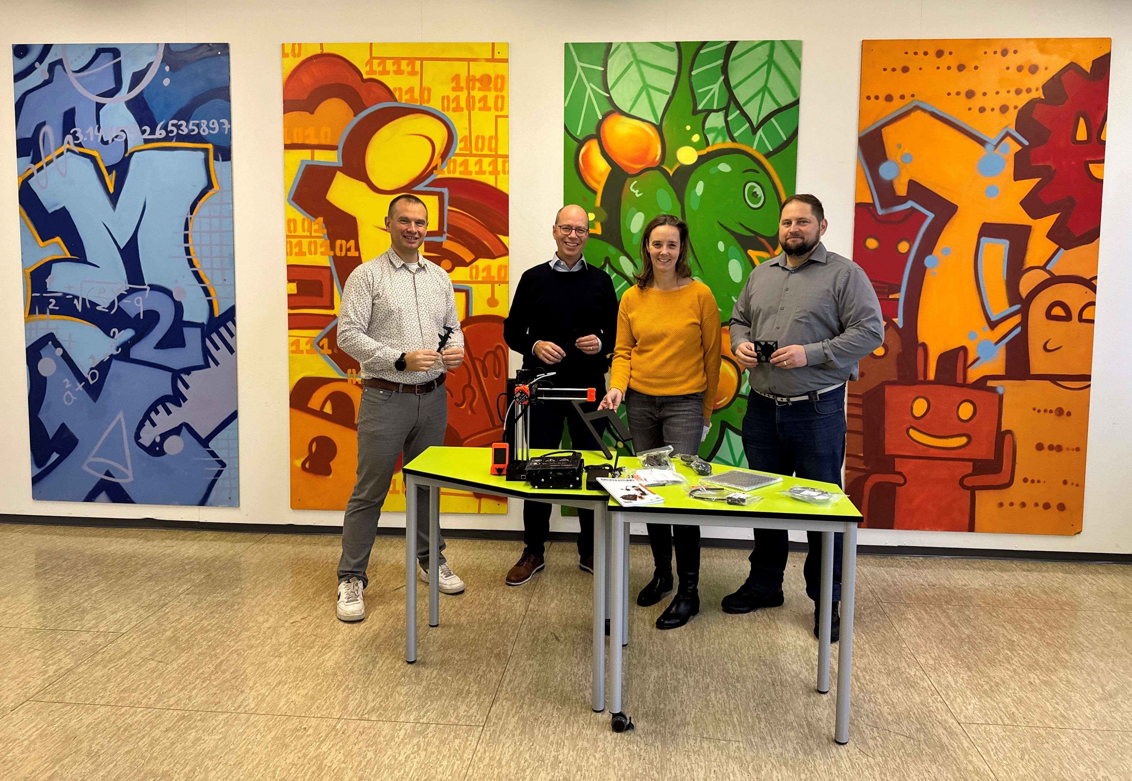 PM WES ELECTRONIC spendet an MINT Zentrum Spendenübergabe
